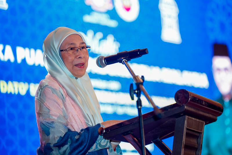 Women should fearlessly take on greater roles - Dr Wan Azizah 