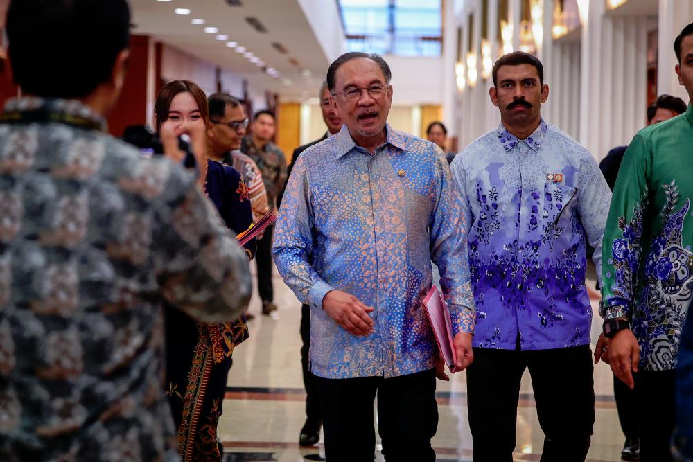 Works ministry must adopt latest, cost-effective technologies - PM Anwar Works ministry must adopt latest, cost-effective technologies - PM Anwar