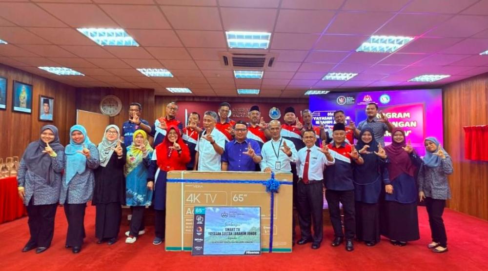 YSIJ donates 32 smart TVs to Johor schools YSIJ donates 32 smart TVs to Johor schools