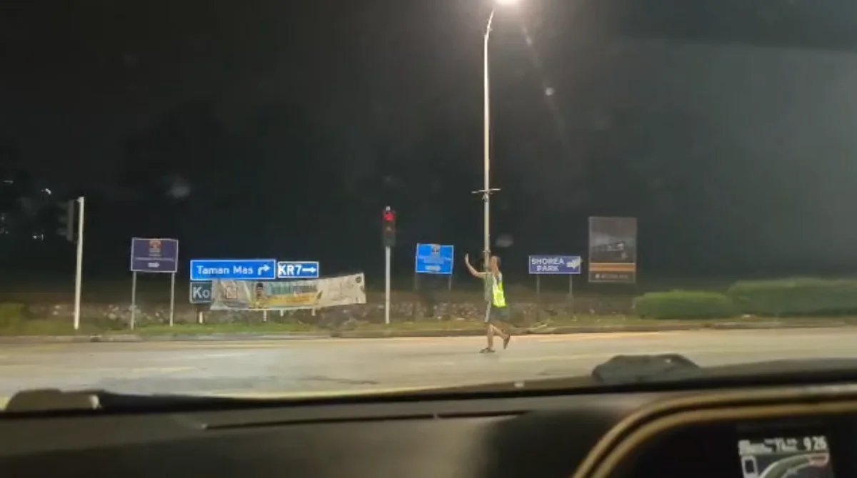 Young boy steps in to direct traffic after traffic light fails in puchong Young boy steps in to direct traffic after traffic light fails in puchong