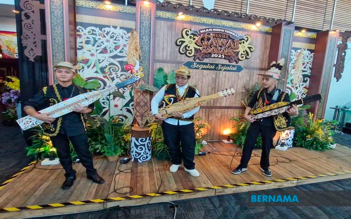 Youth trio strive to keep the Orang Ulu’s sape legacy alive Youth trio strive to keep the Orang Ulu’s sape legacy alive