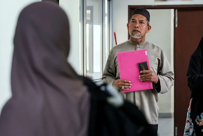 Bekas pengetua sekolah agama hadapi 23 tuduhan pecah amanah