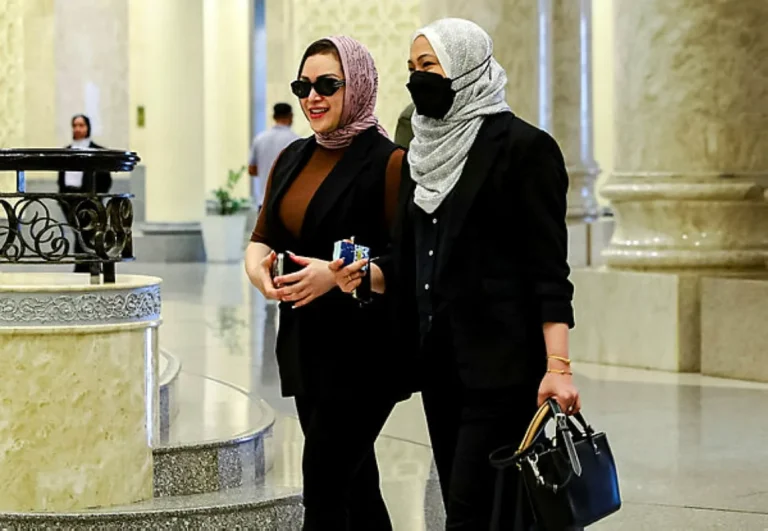 Zizie Izette mohon gugur tiga tuduhan rasuah RM2.8 juta