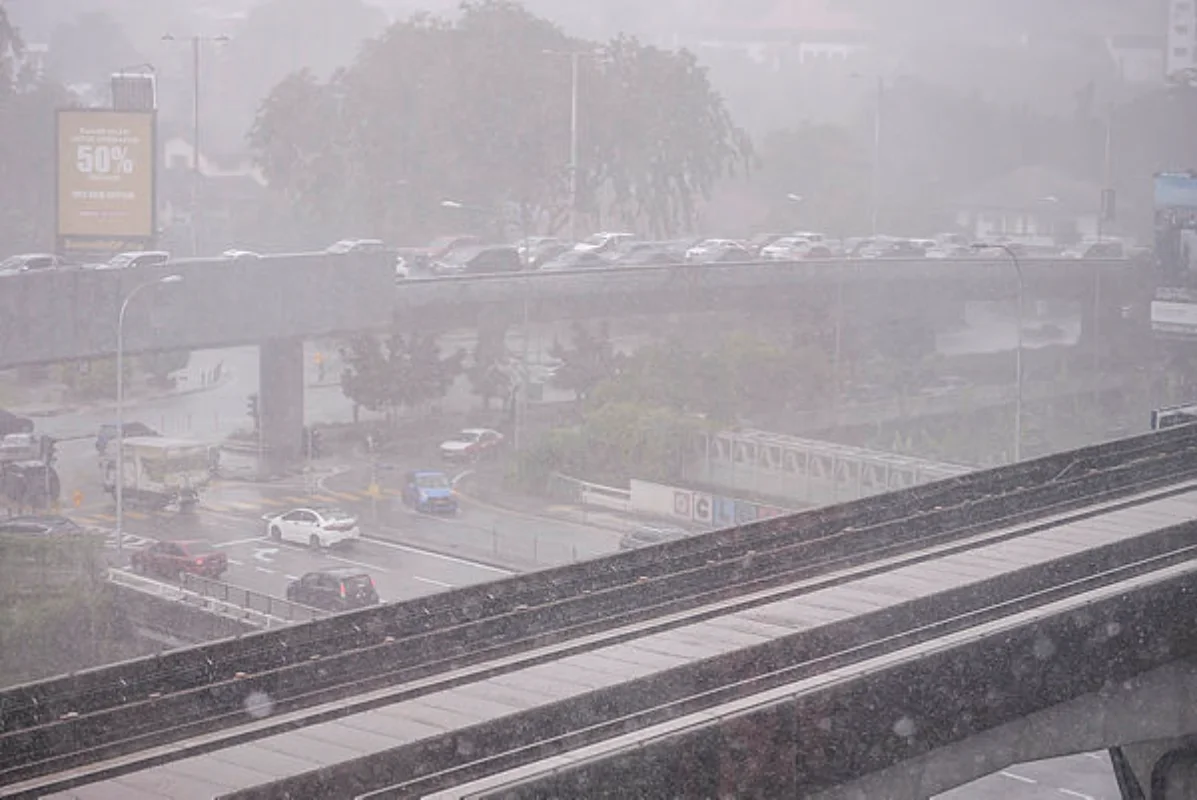 THUNDERSTORMS, HEAVY RAIN EXPECTED IN SIX STATES UNTIL 7 PM