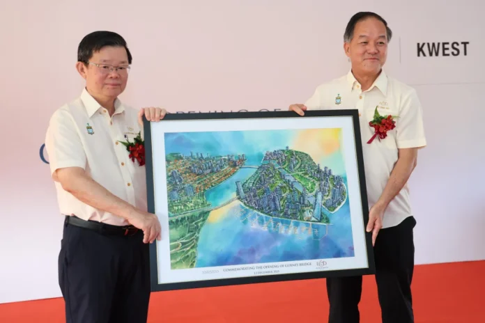 chow-tee-painting E&O building waterfront legacy at Andaman Island in Penang