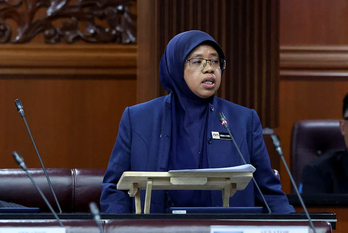 dewan-negara 500 pelajar Sepang terima kelengkapan sekolah bernilai RM183 seorang