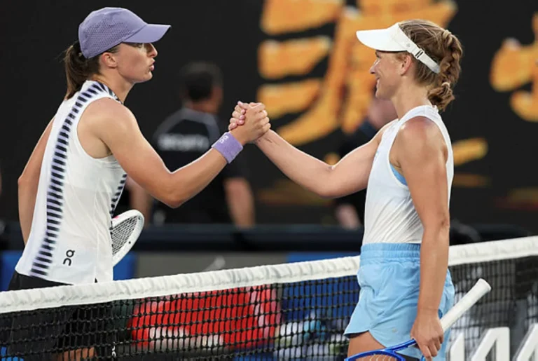 Swiatek ends Inglis' Australian Open run to reach quarter-finals