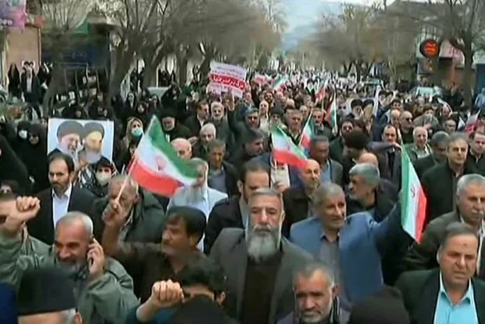 New rallies in Iran as son of shah calls for city centres to be seized