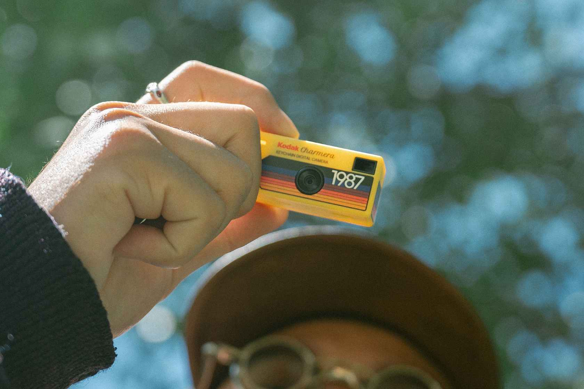 Kodak charmera review: charm over function The kodak charmera harks back to the kodak fling launched in 1987 as the company’s first single-use camera.