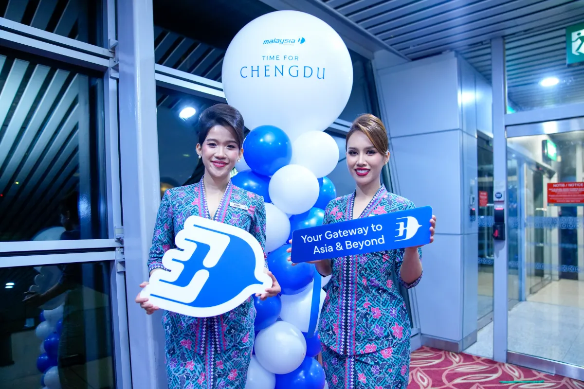 马航庆祝恢复直飞成都航班