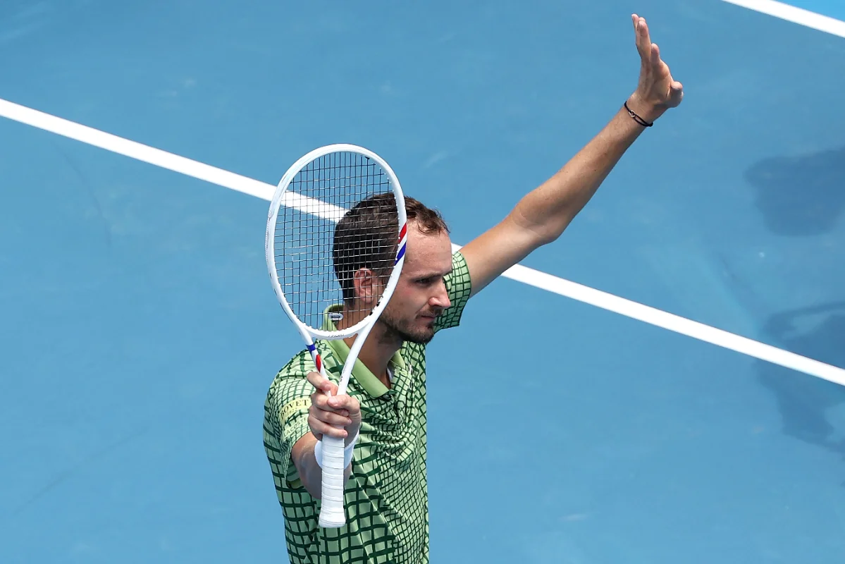 Gauff and medvedev advance as djokovic targets 25th slam