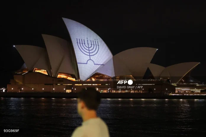 mockup-filesaustraliaattackbondi Australia holds day of mourning for Bondi Beach shooting victims