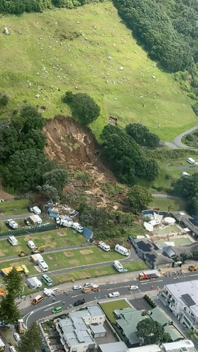 newzealand-weather Rescuers search for survivors after landslide at New Zealand campsite