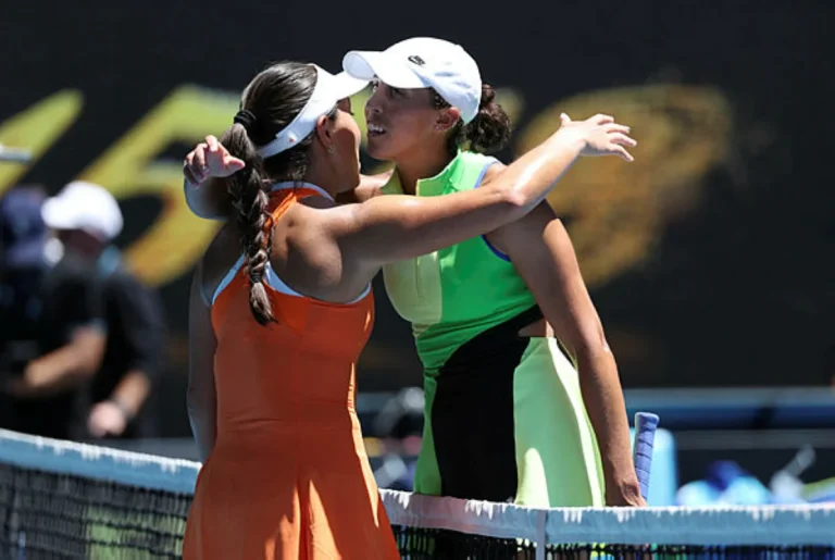 Australian Open heatwave tests players as champions fall