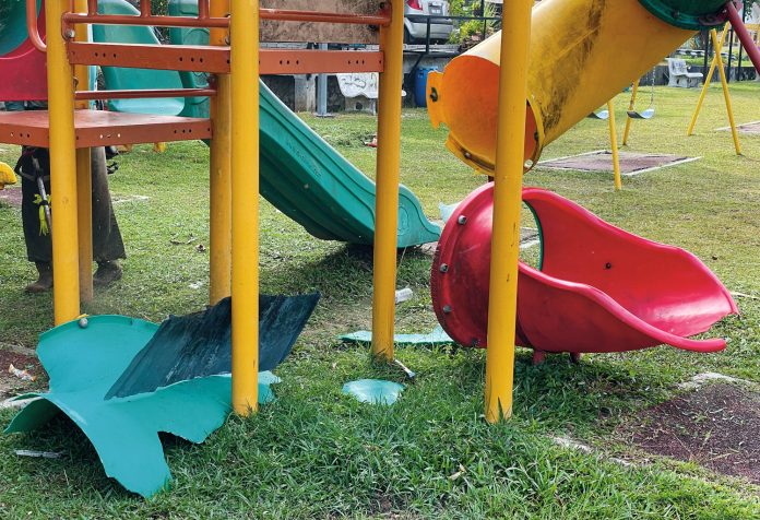 Peralatan di taman mainan yang rosak - ADIB RAWI YAHYA /THESUN Abandoned playgrounds spark call for policy review