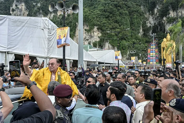 pm-thaipusam PM Anwar inspects Thaipusam preparations at Batu Caves