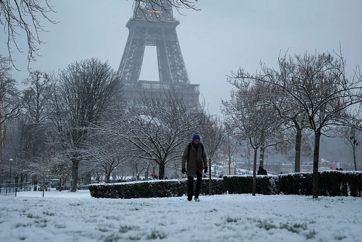 rtrmadp-3-europe-weather-france-snow Snow cripples air, train and road traffic in Amsterdam and Paris