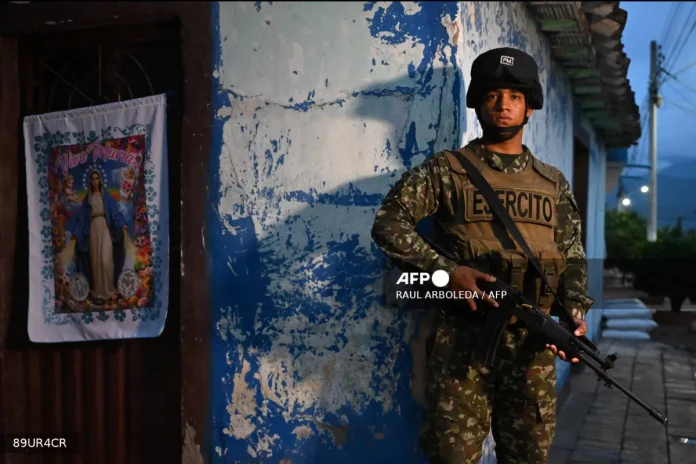 topshotcolombiavenezuelausconflictcrisis Colombian guerrilla leaders flee Venezuela after US ousts Maduro