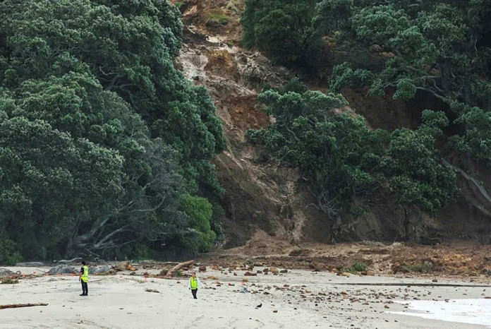 topshots-topshot-nzealand-emergency Multiple people missing in New Zealand landslip