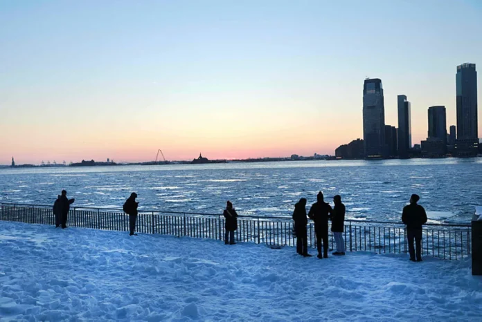 us-frigid-temperatures-chill-new-york-city New York breaks out snow 'hot tubs' to melt winter storm snowfall