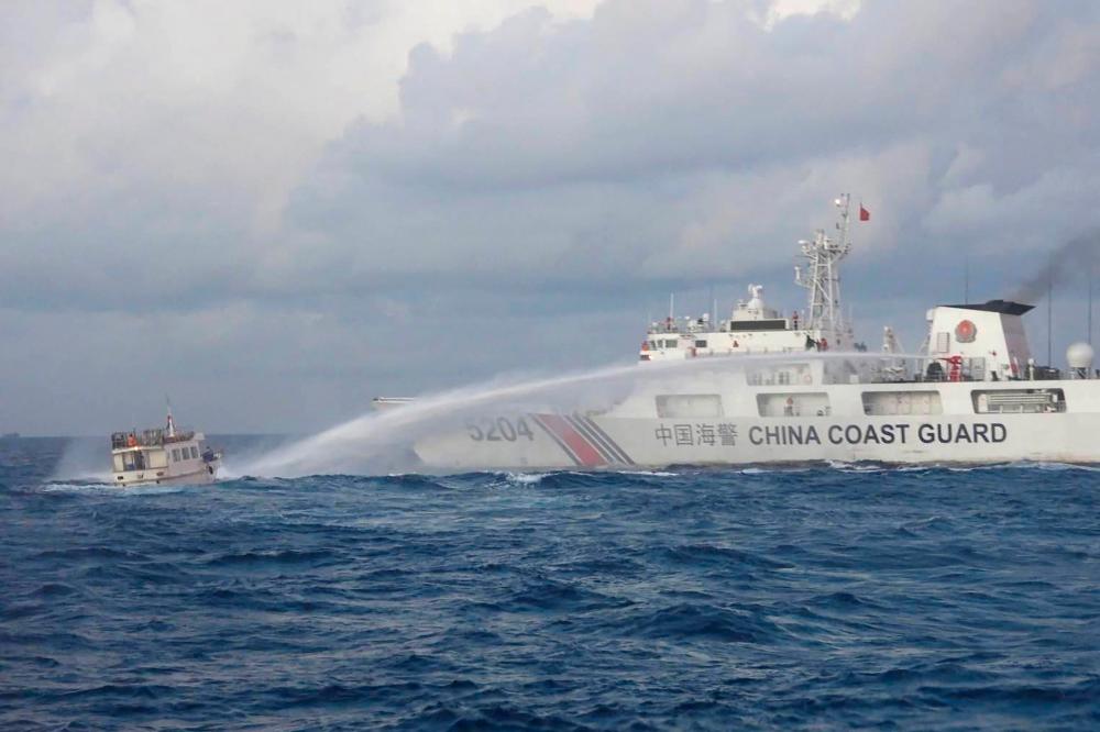Chinese vessels fire water cannon, ram Philippine ships Chinese vessels fire water cannon, ram Philippine ships