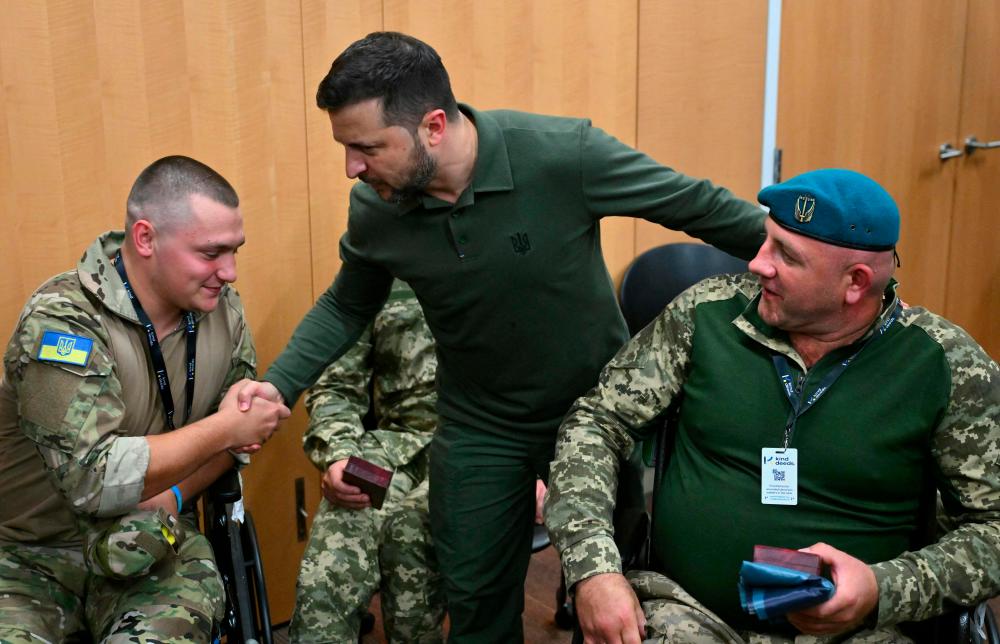 'Stay strong': Zelensky visits wounded Ukrainian soldiers in New York 'Stay strong': Zelensky visits wounded Ukrainian soldiers in New York