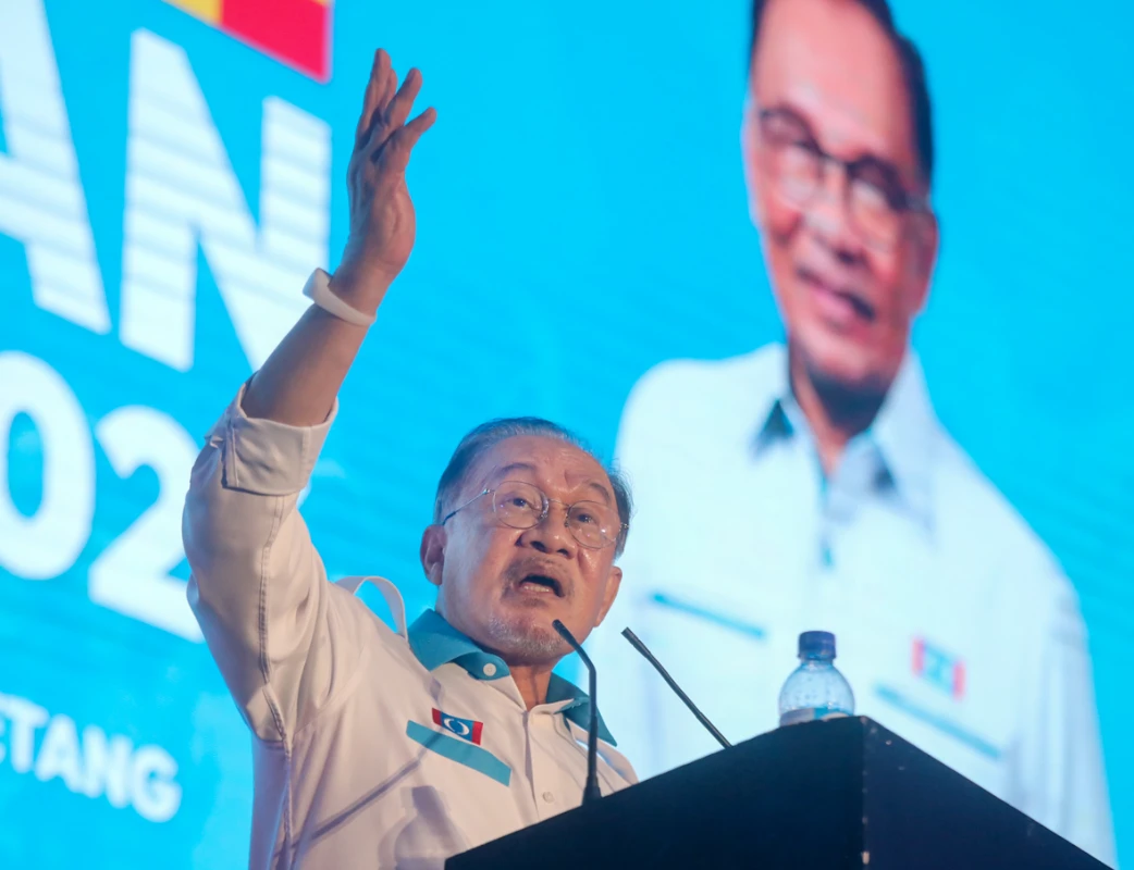 Govt determined to resolve hog farm issue: Anwar Govt determined to resolve hog farm issue: Anwar