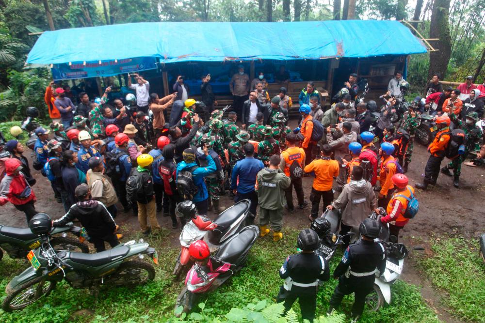 11 maut, 12 cedera dalam letusan Gunung Marapi di Indonesia