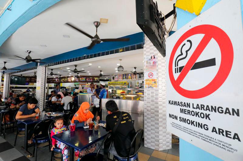12 slapped with notices for smoking at Labuan shopping mall