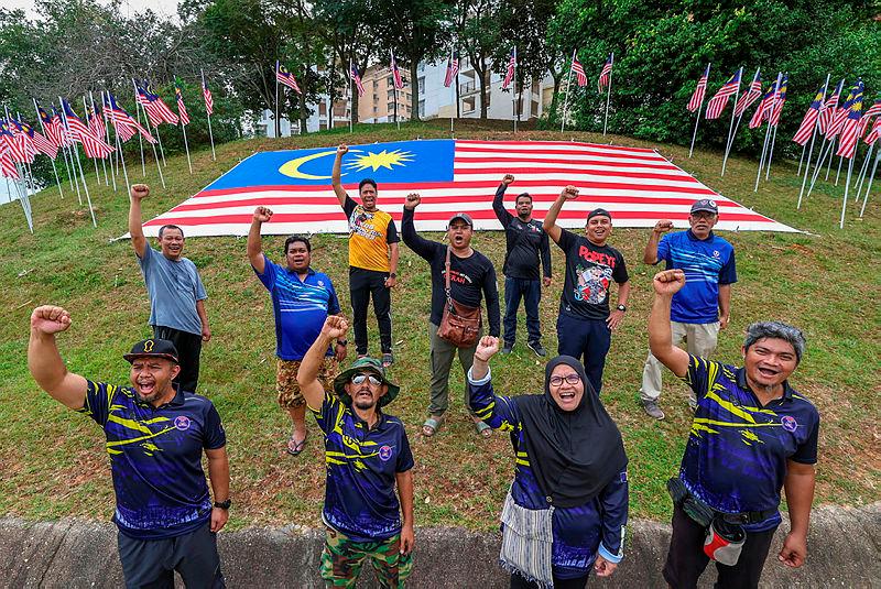 17RK1 residents beautify neighbourhood for National Day 