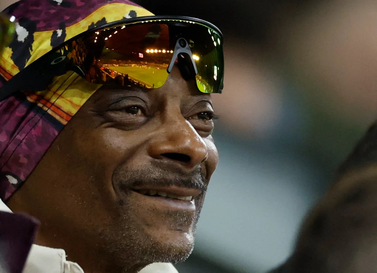 Snoop Dogg gets hero's welcome at Swansea City Snoop Dogg gets hero's welcome at Swansea City