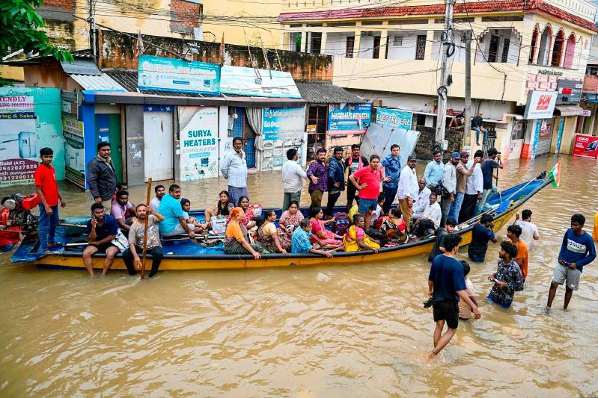 27 dead as heavy rains cause havoc in Southern India 27 dead as heavy rains cause havoc in Southern India