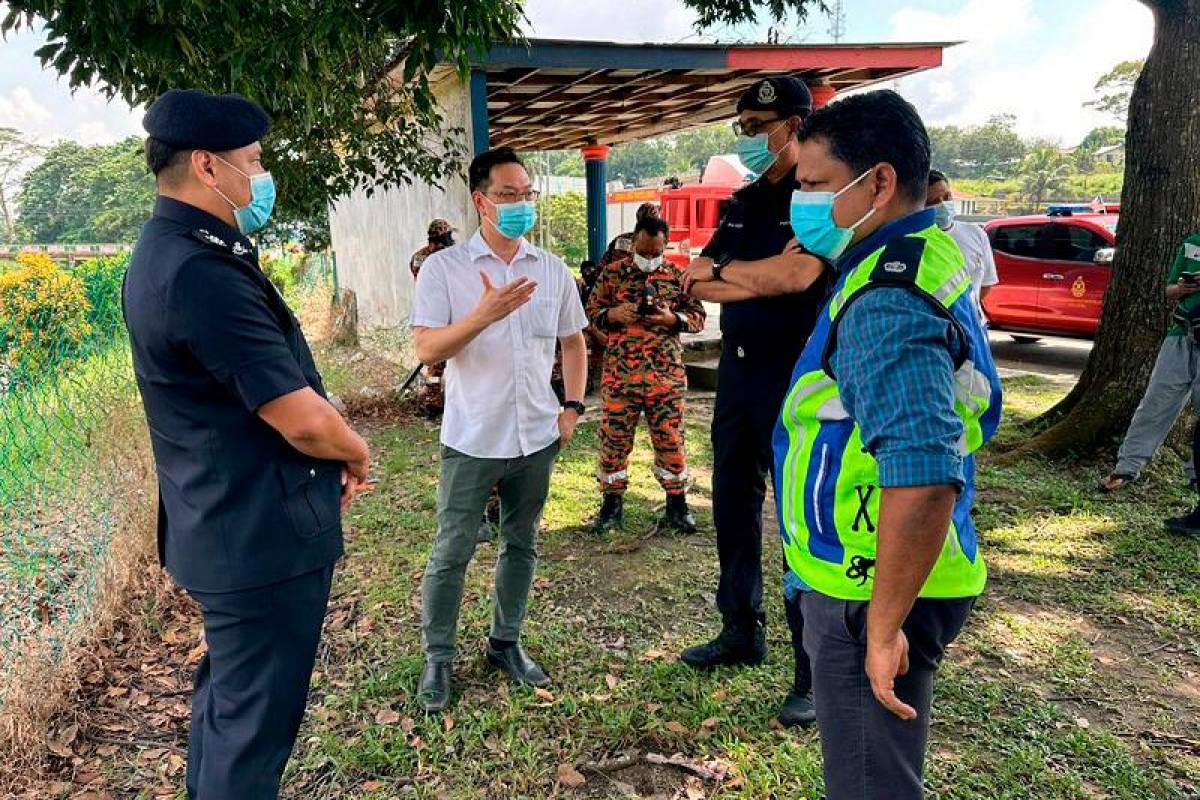 27 students suffer dizziness, vomiting due to odour pollution 27 students suffer dizziness, vomiting due to odour pollution