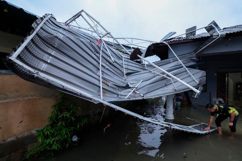 40 storm victims receive aid from ZPP, Kumpulan Wang Bantuan TYT Pulau Pinang 40 storm victims receive aid from ZPP, Kumpulan Wang Bantuan TYT Pulau Pinang