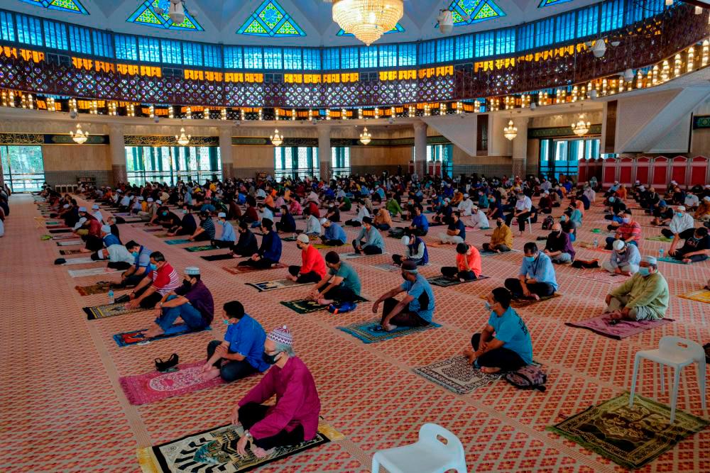 50 Terengganu fishermen receive LKIM’s touch point aid