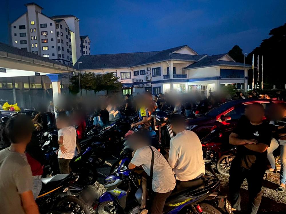 50 motosikal disita dalam operasi bendung samseng jalanan 50 motosikal disita dalam operasi bendung samseng jalanan