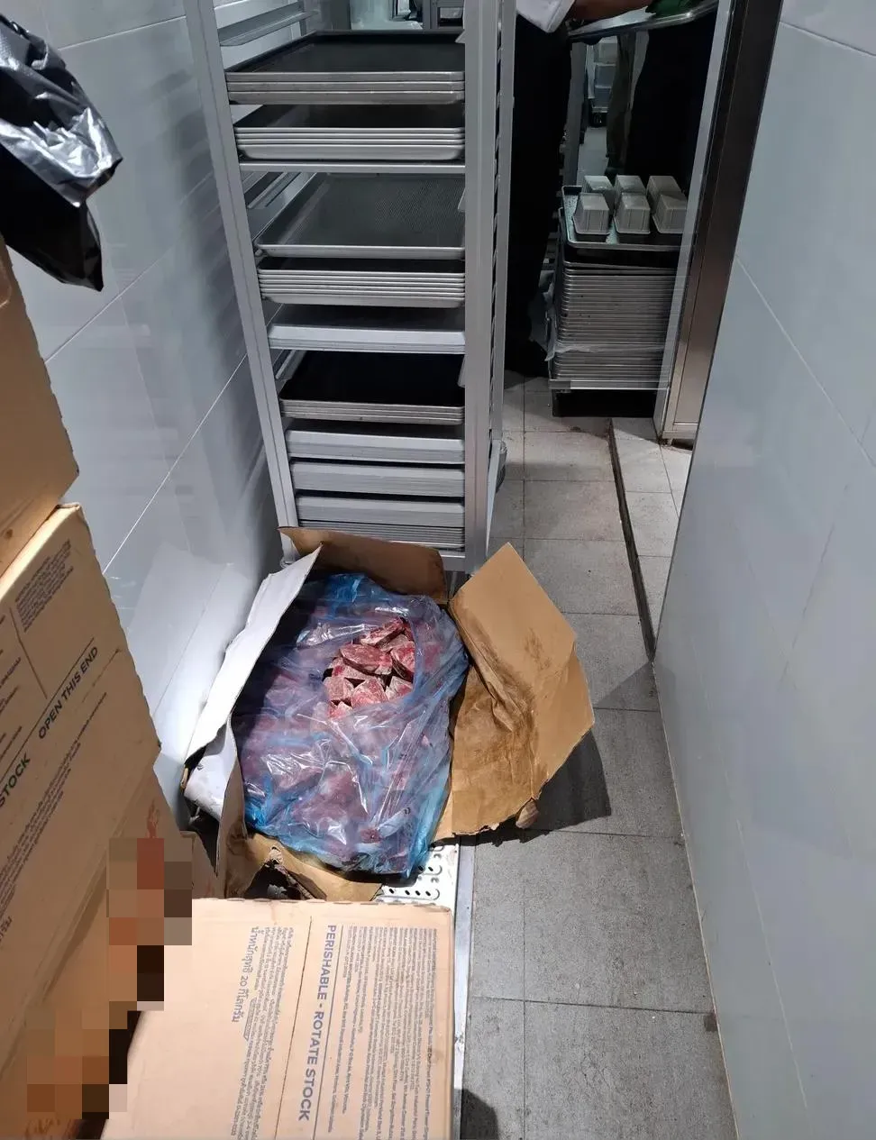 M'sian alleges to have spotted box of exposed raw meat on floor in well-known KL bakery