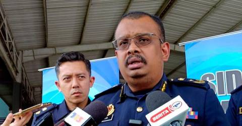 70 pelajar sekolah tunggang motosikal tanpa lesen di Melaka 70 pelajar sekolah tunggang motosikal tanpa lesen di Melaka