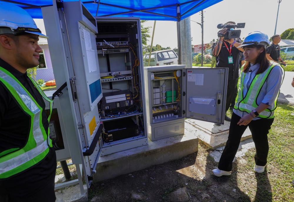 7,410 high-speed fibre optic broadband ports under PoP project ready for subscription in Sarawak 7,410 high-speed fibre optic broadband ports under PoP project ready for subscription in Sarawak