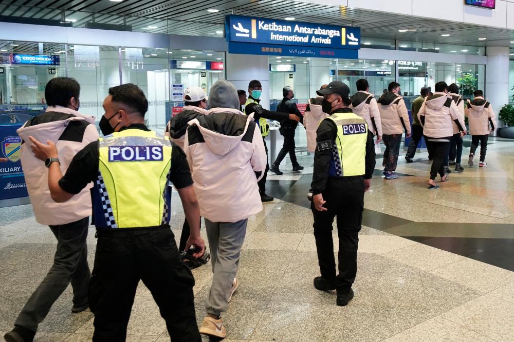 83 Thais, 3 Malaysians to be flown to Bangkok from Myanmar on Monday 83 Thais, 3 Malaysians to be flown to Bangkok from Myanmar on Monday