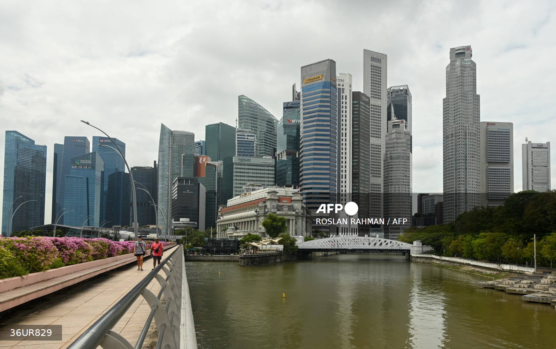 SINGAPORE-ECONOMY Man says Malaysia can learn from Singapore on how to improve pedestrian walkways