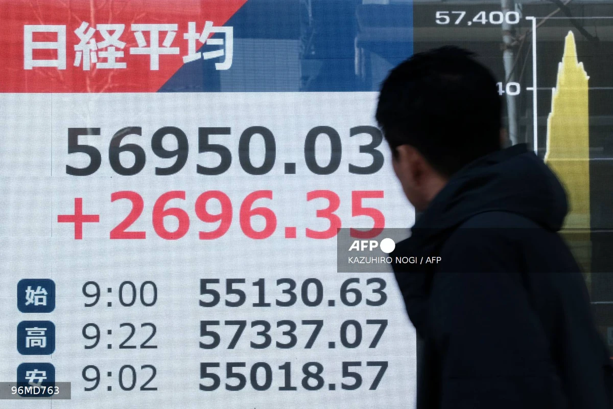 Asian stocks track Wall St down as traders rethink tech bets