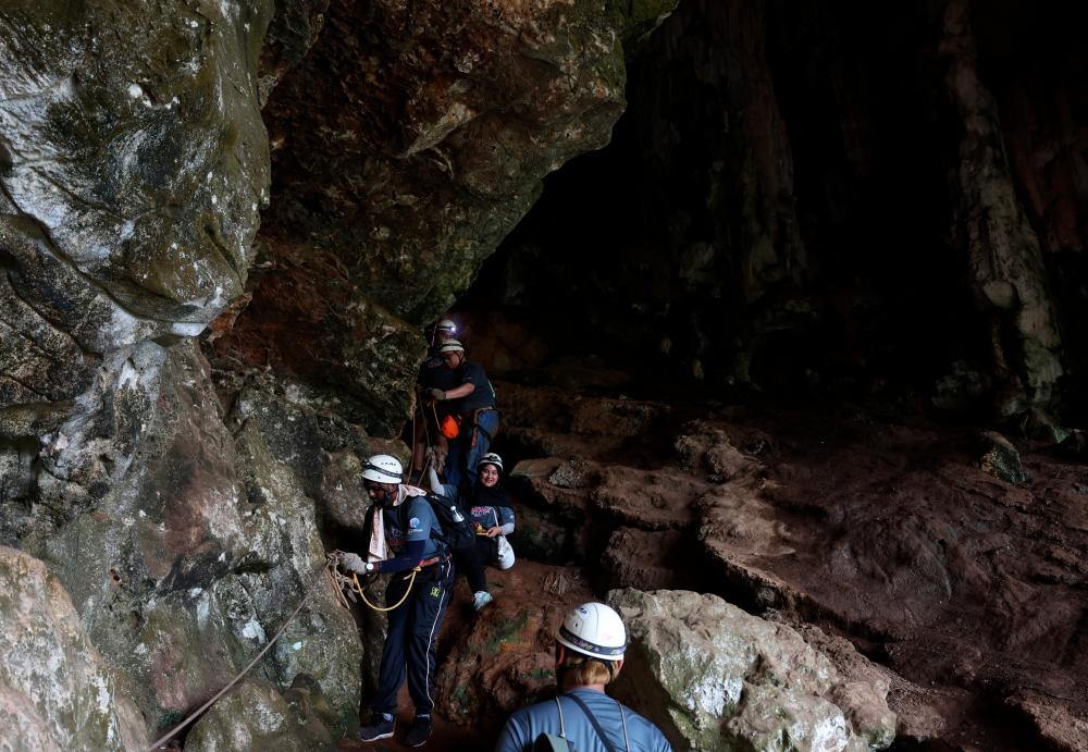 AKtiviti ekstrem di Gua Damai uji kekuatan mental dan fizikal AKtiviti ekstrem di Gua Damai uji kekuatan mental dan fizikal
