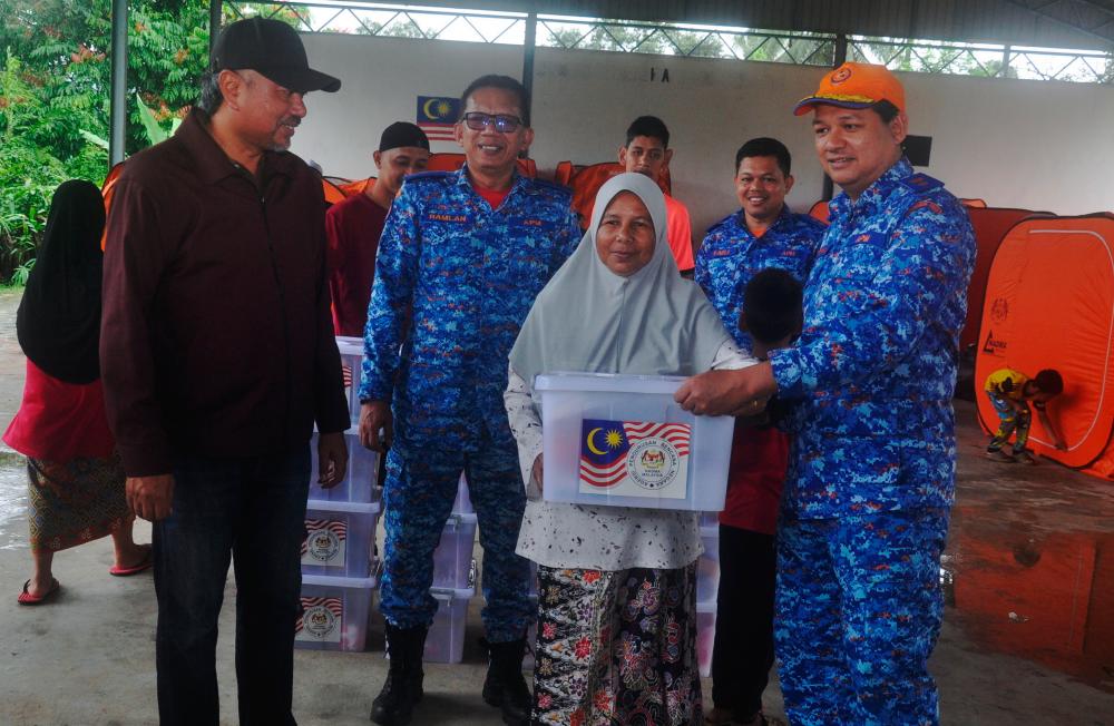 APM Terengganu agih 3,000 kit makanan kepada mangsa banjir