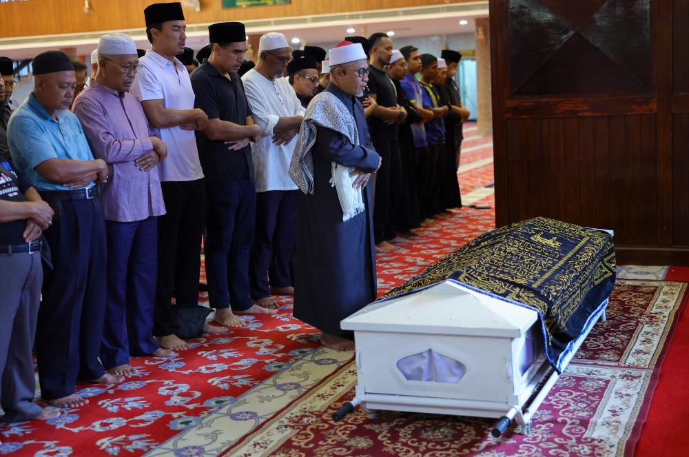 Abang Abu Bakar laid to rest in Kuching