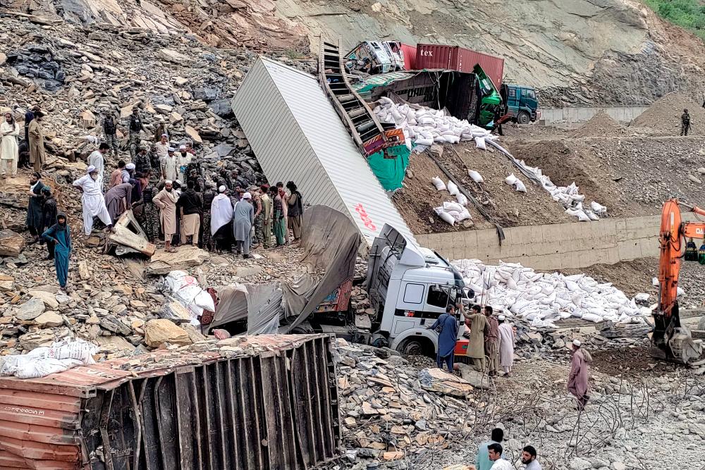 Afghanistan-Pakistan border crossing landslide toll rises to eight