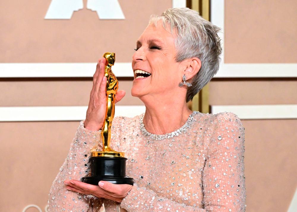 After 40+ years in showbiz, Jamie Lee Curtis strikes Oscars gold