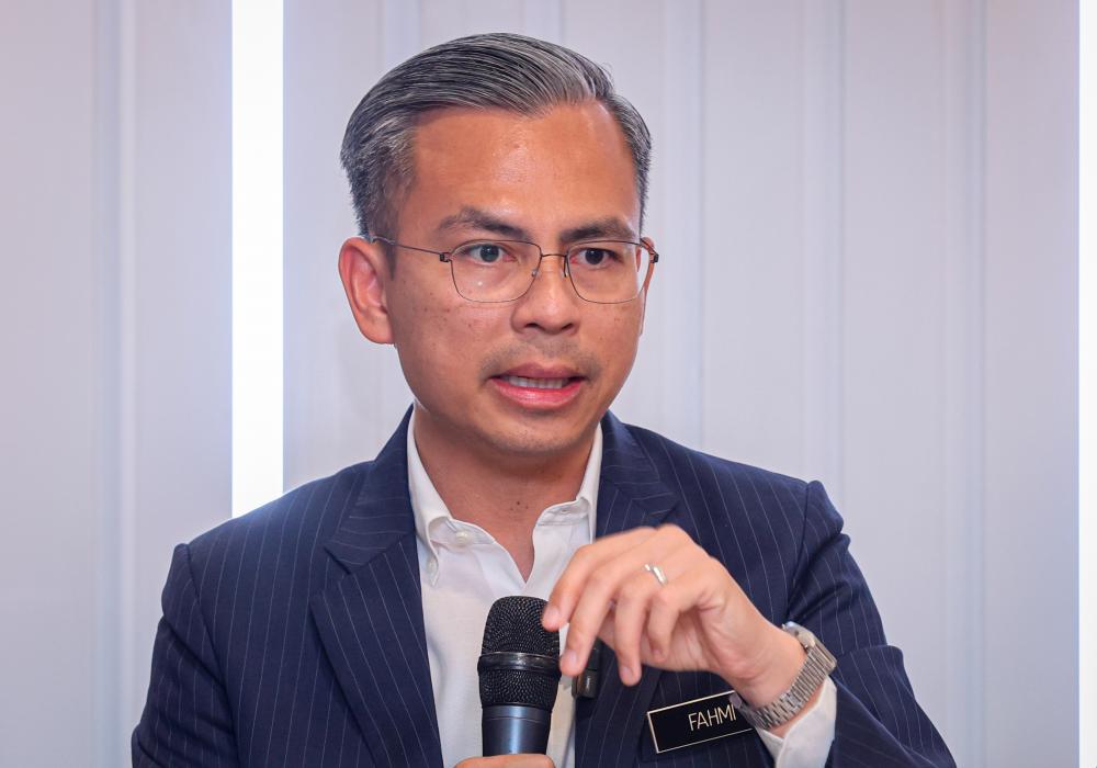 Ahmad Dusuki ordered to file defence in Fahmi Fadzil's lawsuit by Oct 20