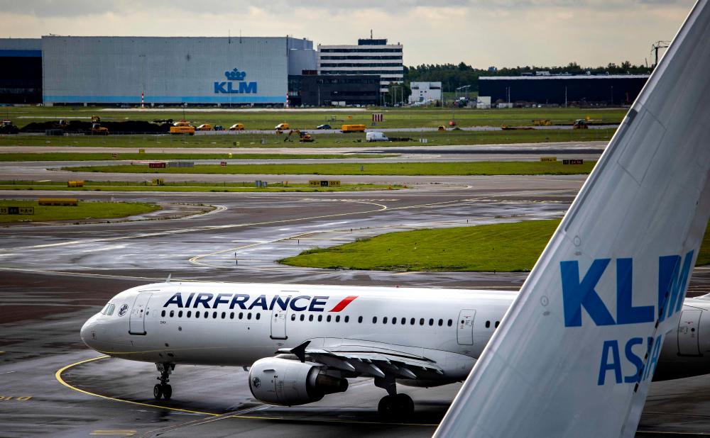 Air France-KLM says it plans to buy 50 Airbus A350 jets