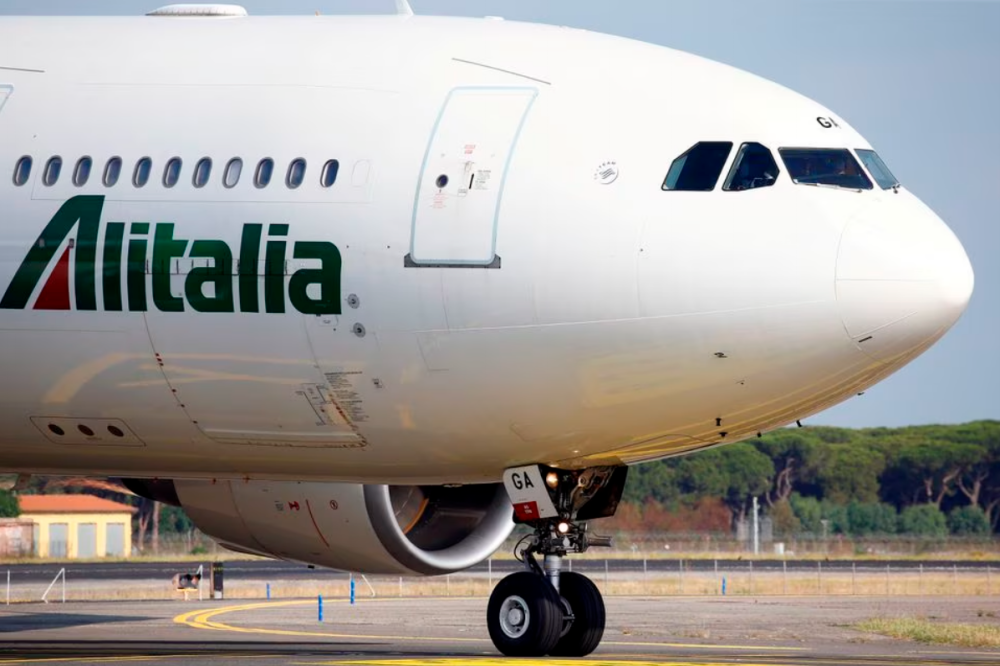 Airport strikes ground hundreds of flights across Italy Airport strikes ground hundreds of flights across Italy
